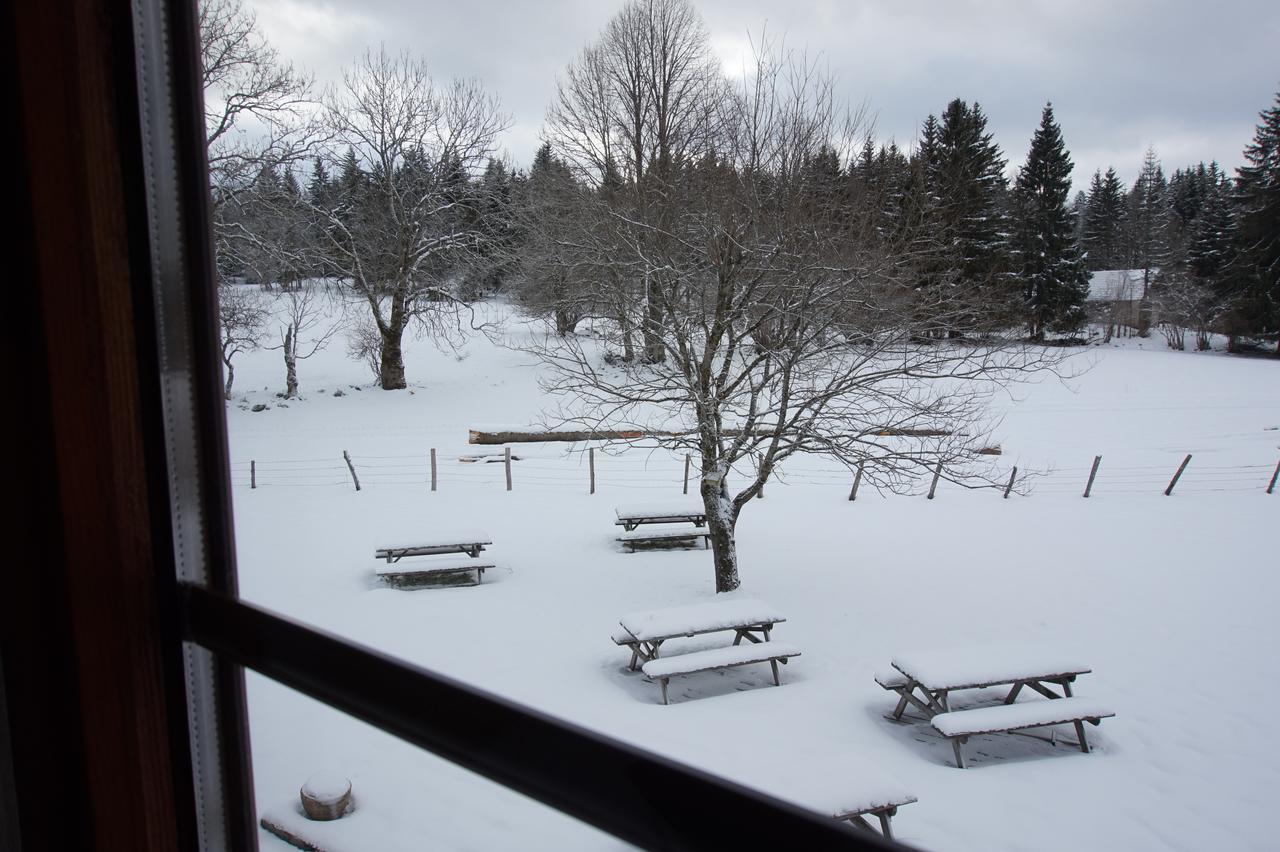 Auberge De La Perdrix Hauterive-la-Fresse Zewnętrze zdjęcie